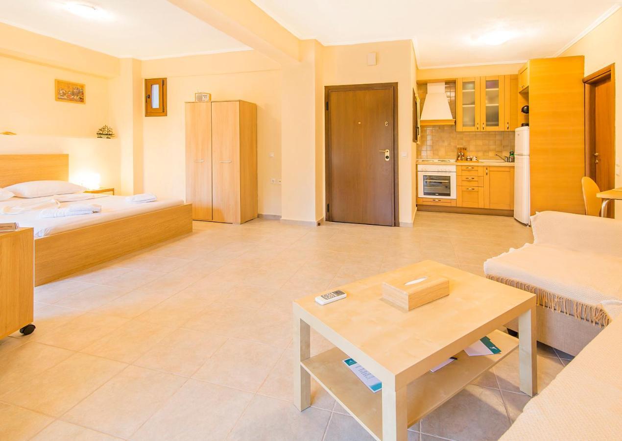Aparthotel Marina'S Elegance Kriopigi Esterno foto