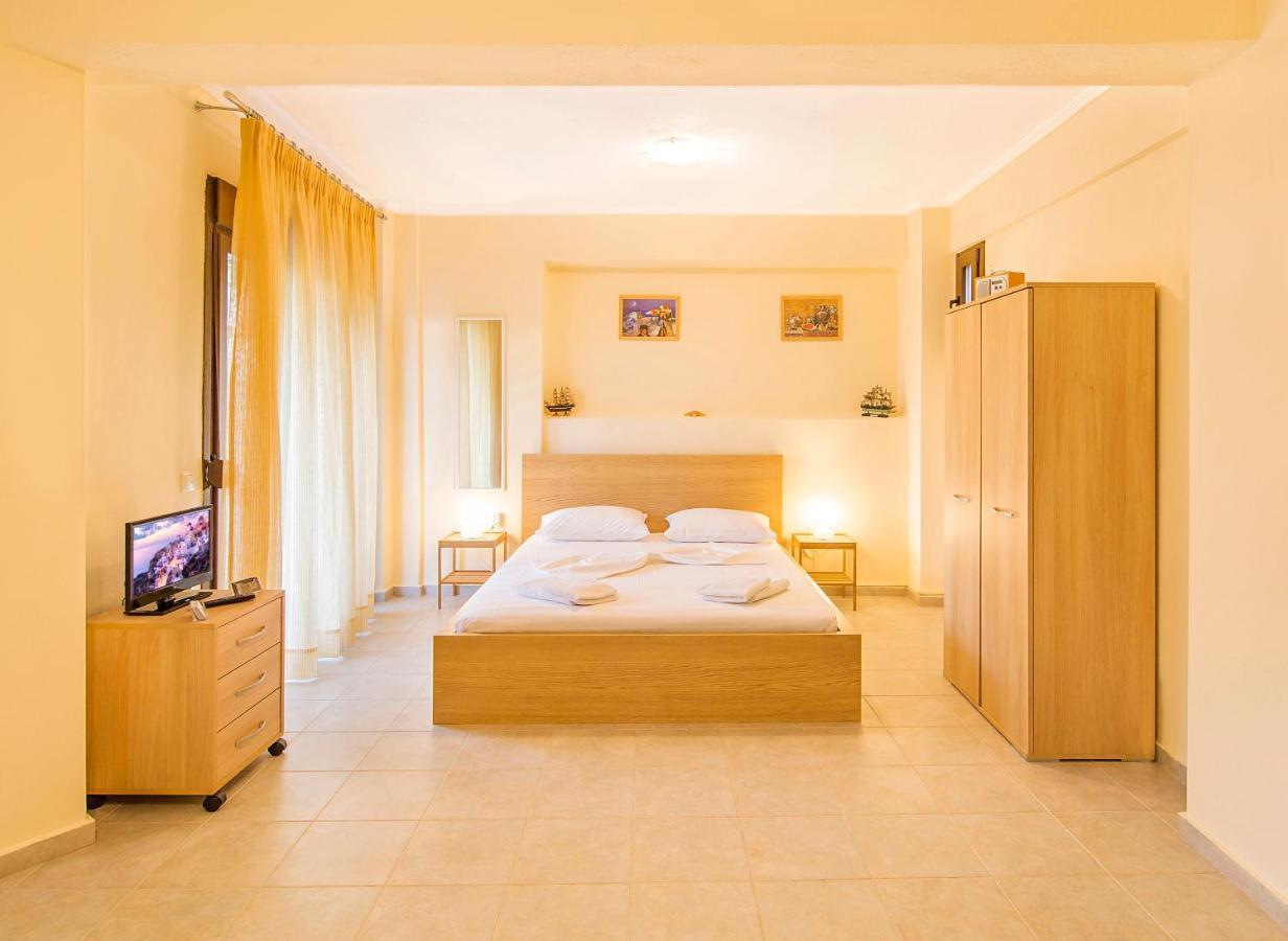 Aparthotel Marina'S Elegance Kriopigi Esterno foto