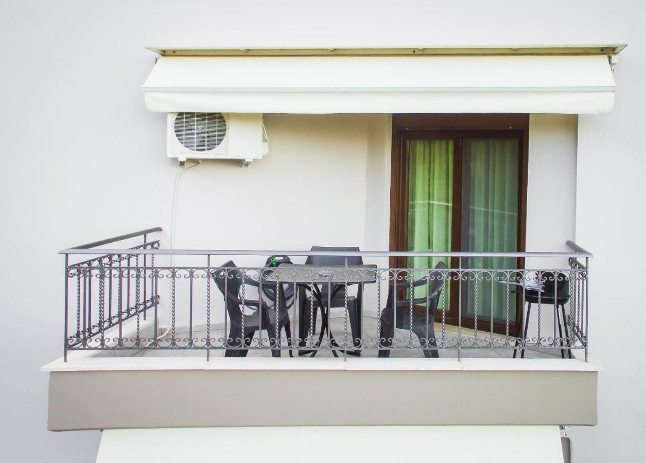 Aparthotel Marina'S Elegance Kriopigi Esterno foto