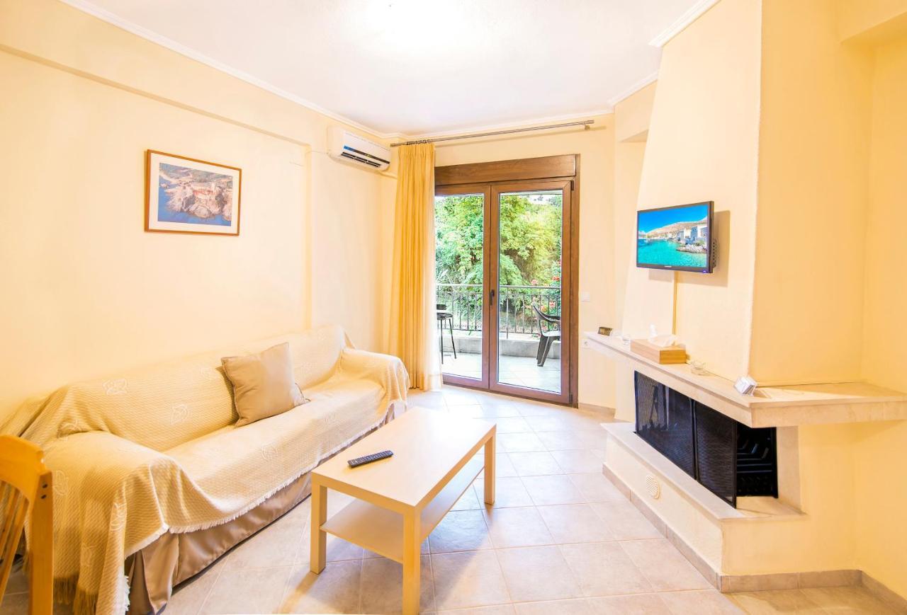 Aparthotel Marina'S Elegance Kriopigi Esterno foto
